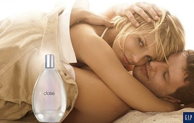 Perfumy GAP Close Anja Rubik Sasha Knezevic reklama