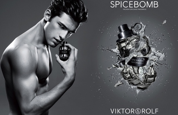 Reklama perfum Viktor & Rolf Spicebomb