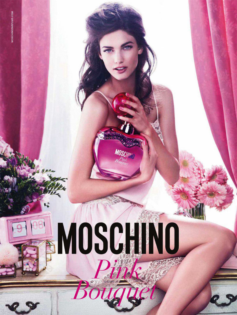 Reklama perfum Moschino Pink Bouquet