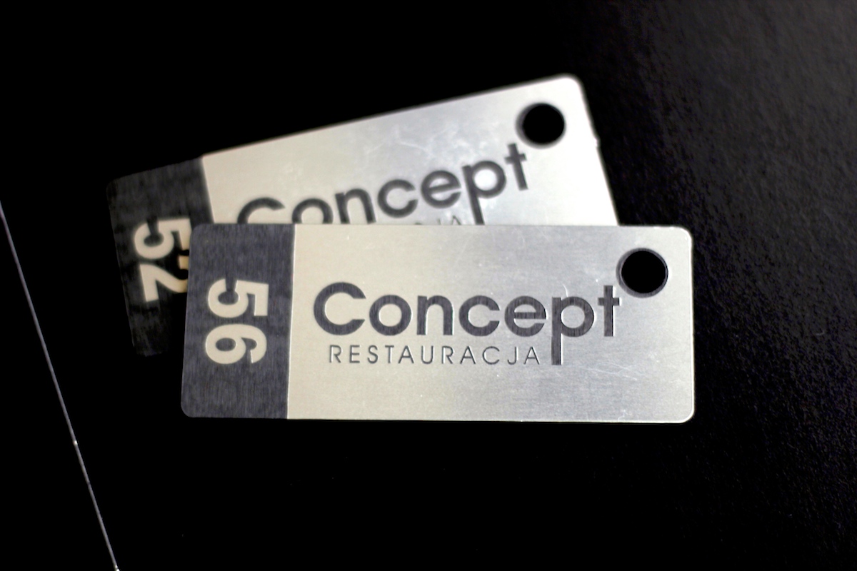 Numerki do szatni  w restauracja Concept 13 w warszawskiej galerii handlowej Vitkac