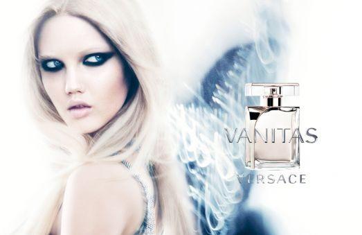 Reklama perfum Versace Vanitas