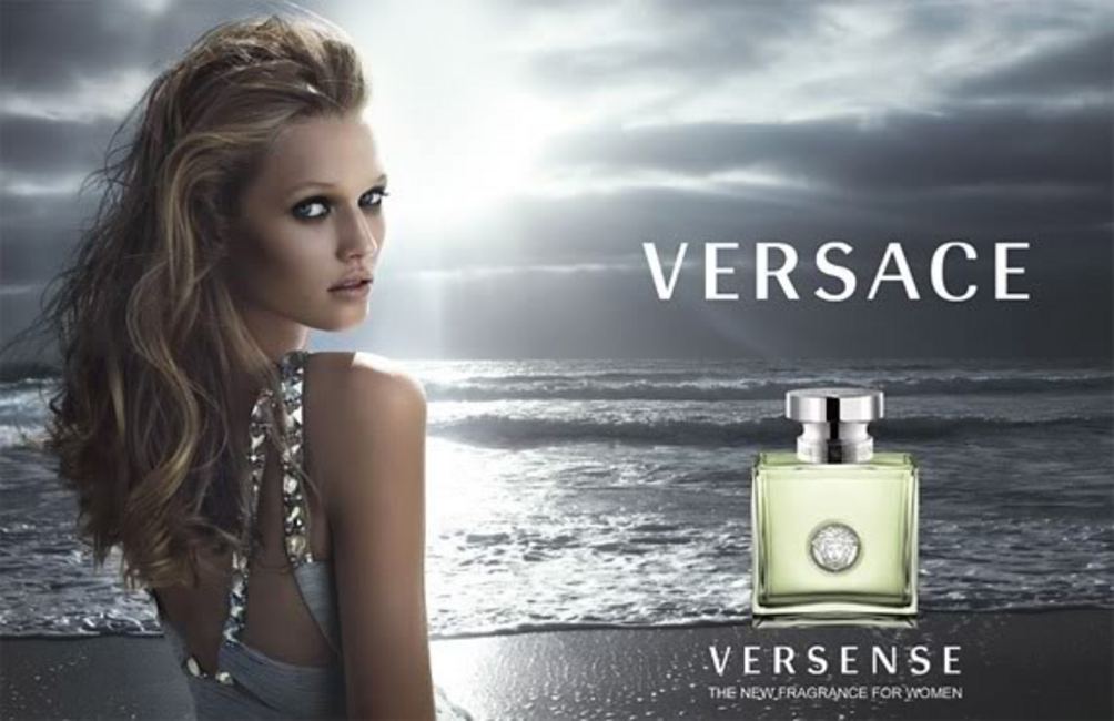 Reklama perfum Versace Versense