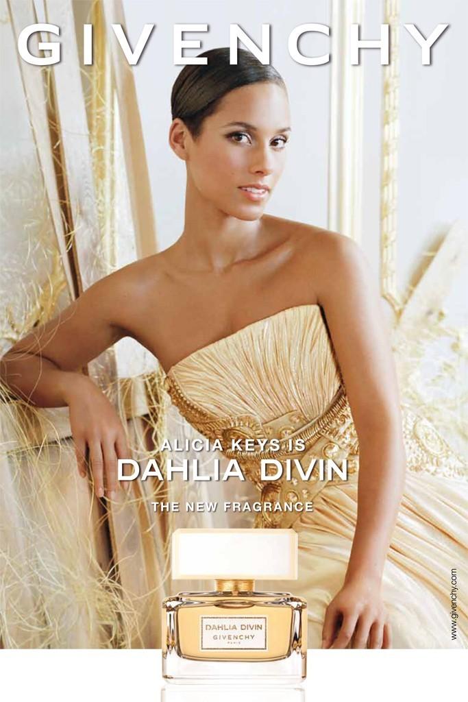 reklama perfum Givenchy Dahlia Divin